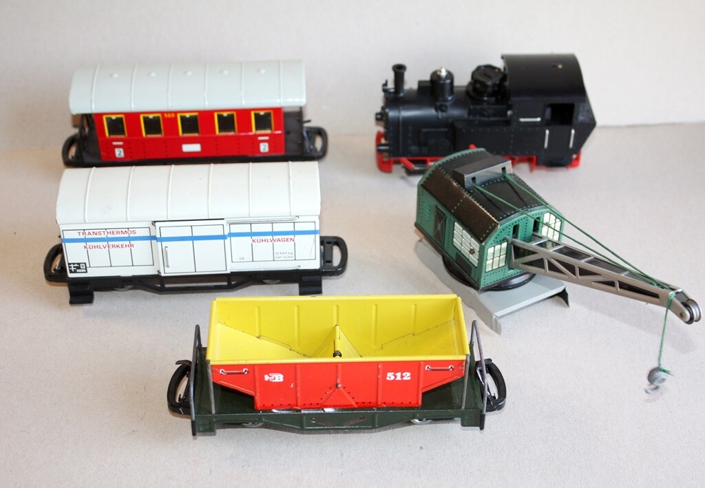 Biller Bahn H0 Dampflok mit Uhrwerk + 3 Waggons + Kran Biller Bahn H0 Dampflok mit Uhrwerk + 3 Waggons + Kran