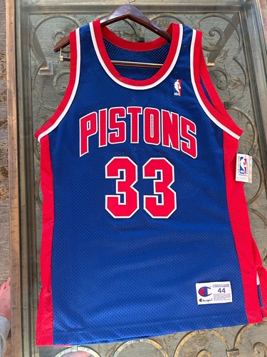 GRANT HILL #33 SIGNED PISTONS AUTOGRAPHED BASKETBALL JERSEY FROM EARLY CAREER - Picture 5 of 6