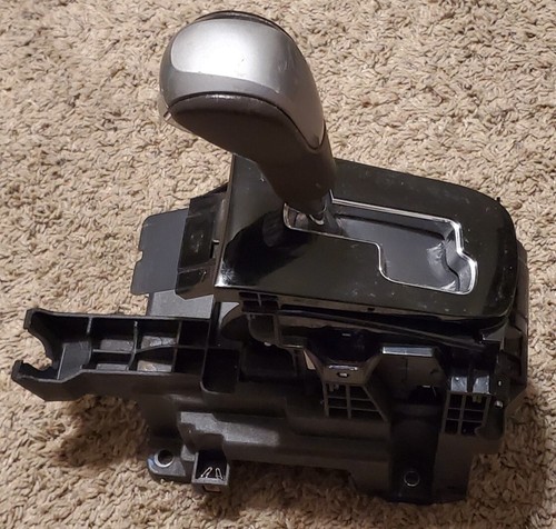 OEM Automatic Transmission Shift Lever Assembly GM 95937315 13576873  Read - Picture 2 of 10