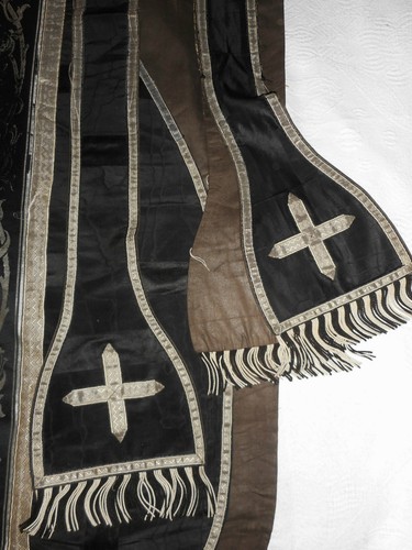ANCIENNE CHASUBLE SOIE NOIR LYON? AVEC ACSESSOIRES/ Kasel Casula/XIXé/NO AUBE - Picture 4 of 7