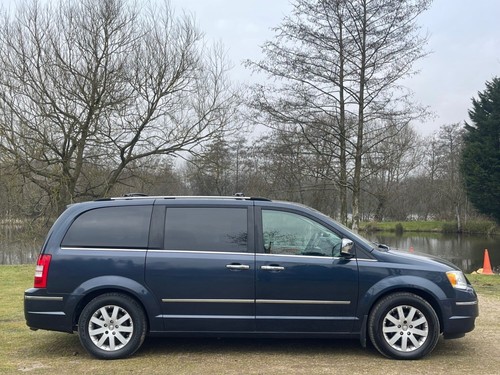 2010 Chrysler Grand Voyager 2.8 CRD Limited 5dr Automatic * STOW AND GO * GOOD S - Picture 3 of 11