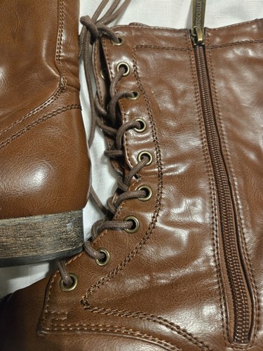 Botas estilo combate Breckelles marrón coñac imitación cuero talla 8 - Imagen 4 de 17