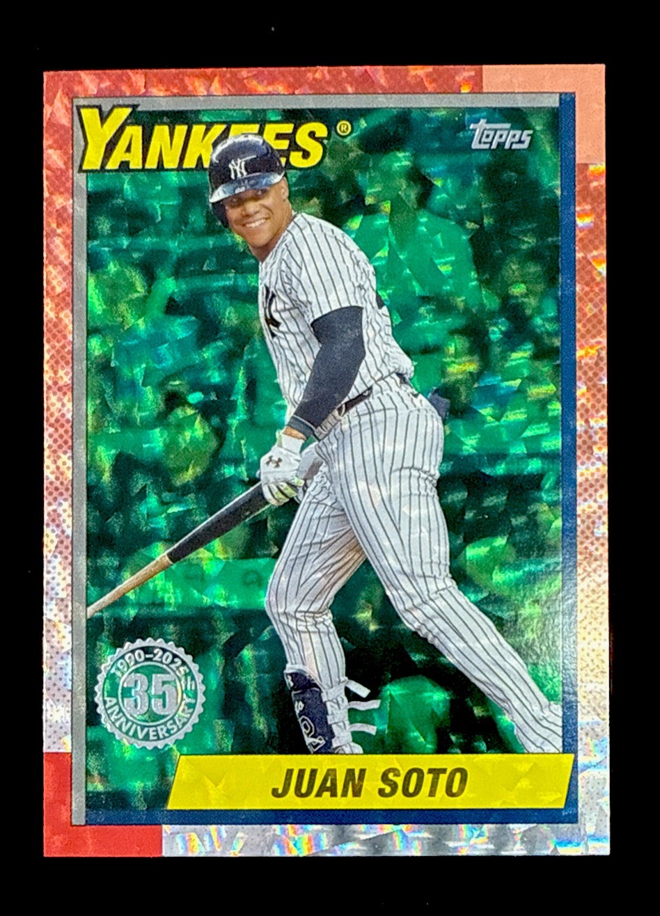 2025 Topps Series 1 1990 Green Crackle Juan Soto 39/99 New York Yankees Mets