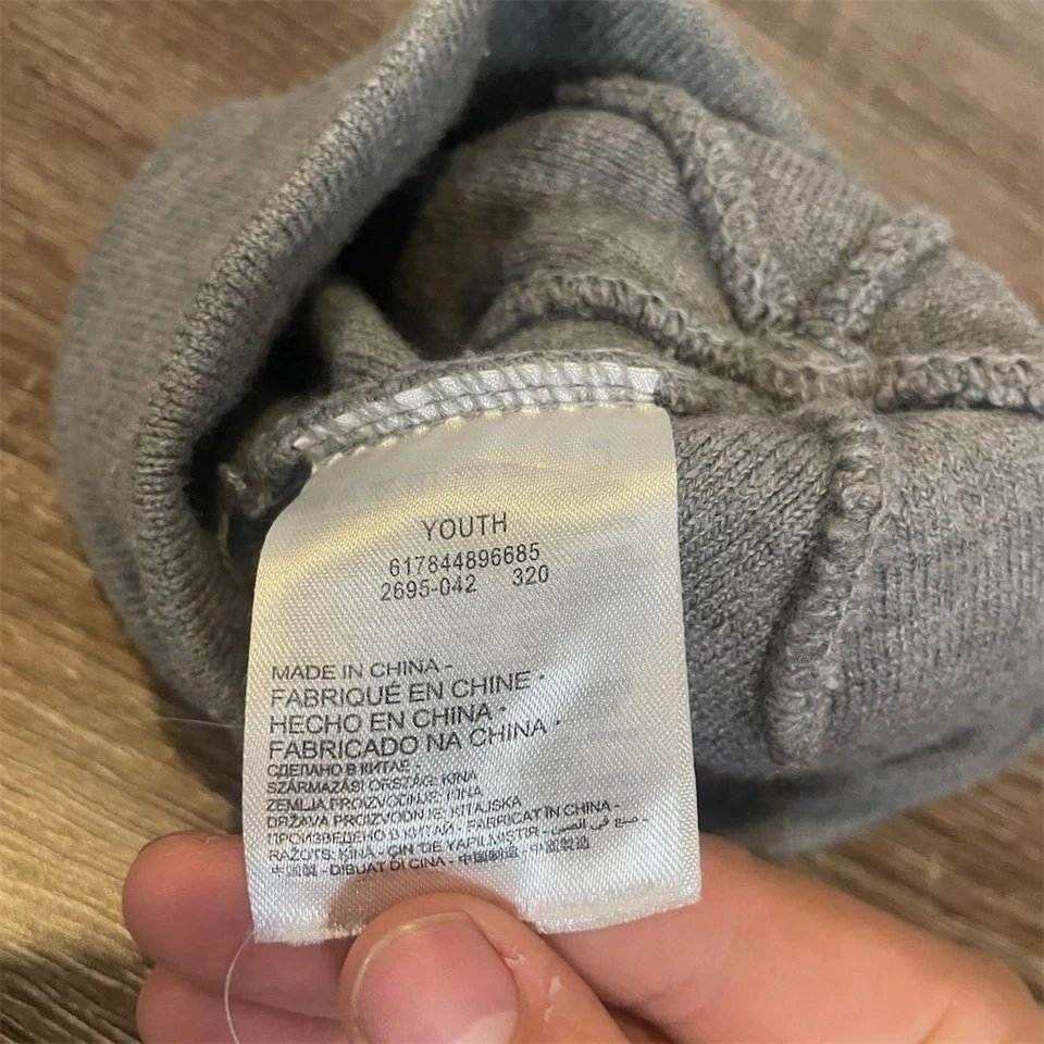 Молодежная серая зимняя шапка-бини Nike с помпонами унисекс детская один размер - Изображение 3 из 4