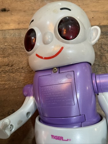 Sega/Tiger "Robo Baby" Interaktiver Roboter Baby Spielzeug 9" 2001 Vintage, gebraucht - MÄDCHEN - Bild 4 von 5