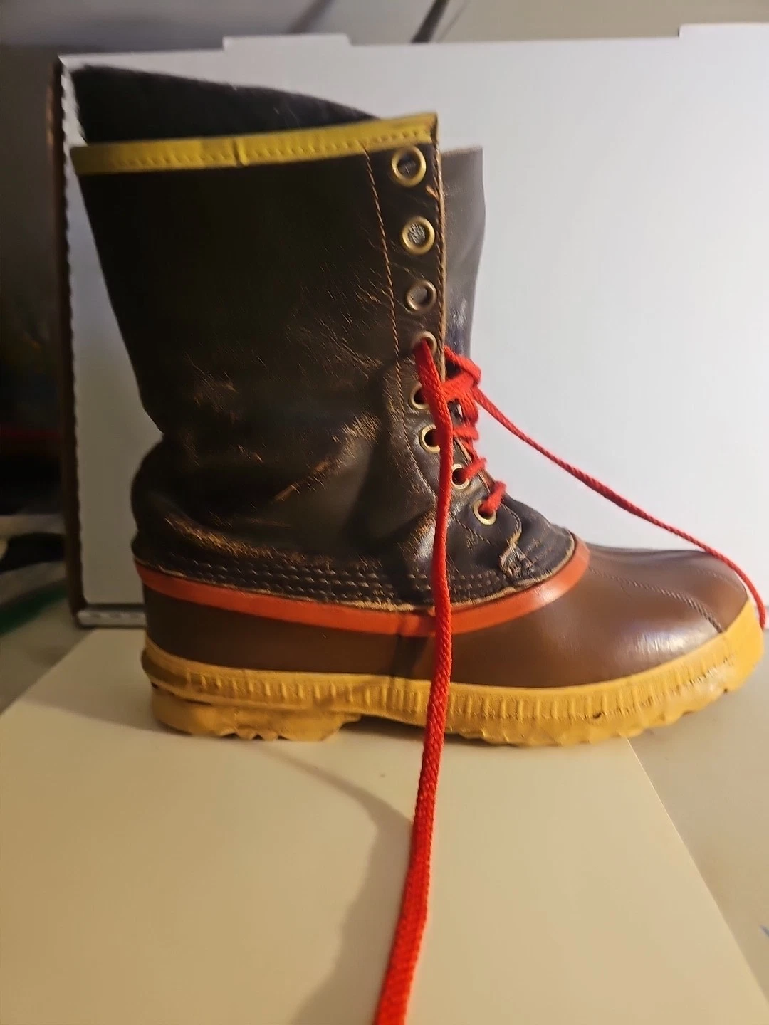 Insulated Winter Boots, Size 8 Wide Unisex.