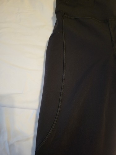 Lululemon High-Rise Pocket leggings, Size 0 Reflective Dots on Ankle - Picture 4 of 7