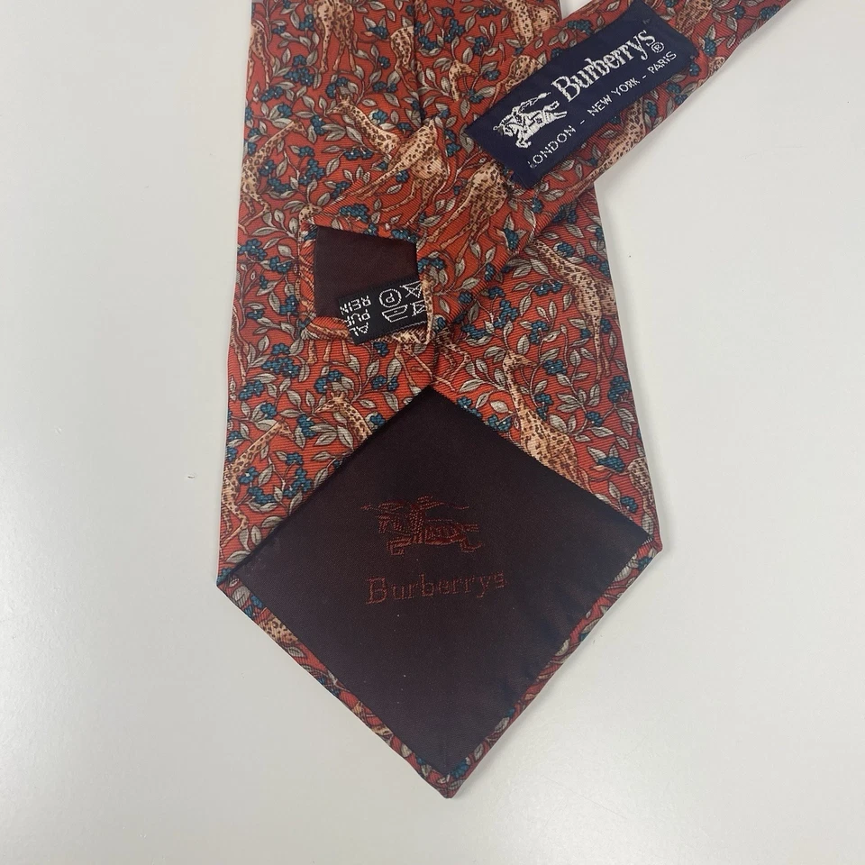 Corbata de seda roja vintage Burberry's of London "Jirafas" W 3,75" L 60" Foto 3 de 4