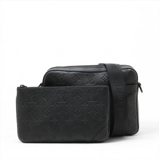 Louis Vuitton Monogram Shadow Trio Messenger M46602 Black There was an RFID resp