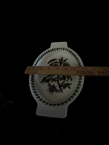 Portmeirion Botanic Garden 10x6.5” Bee Oval Gratin Dish. - Picture 5 of 6