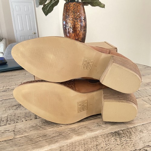 Journee Collection Signature Skyller Woman's Size 7M Tan LEATHER Ankle Bootie - Picture 8 of 8