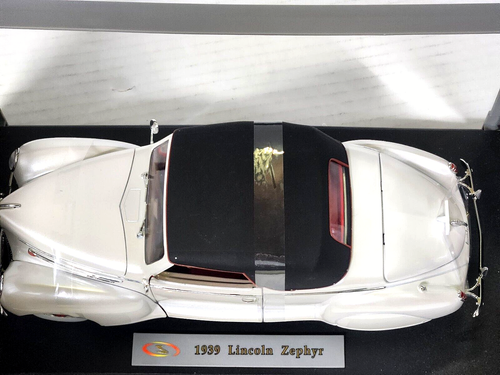 Signature Models 1939 Lincoln Zephyr 1:18 DieCast Pearl White w/ Red Interior - Picture 16 of 24