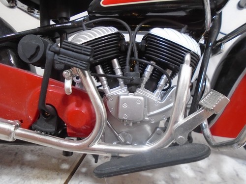 1948 Indian Motorcycle Model Red/Black 1:6 Scale IMMI 1998 Used 'As IS" - Picture 4 of 18
