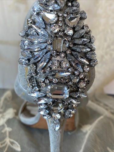"Sandalia Badgley Mischka plateada metálica 4"" cruzada con joyas suela de cuero de 7,5 M" - Imagen 9 de 16