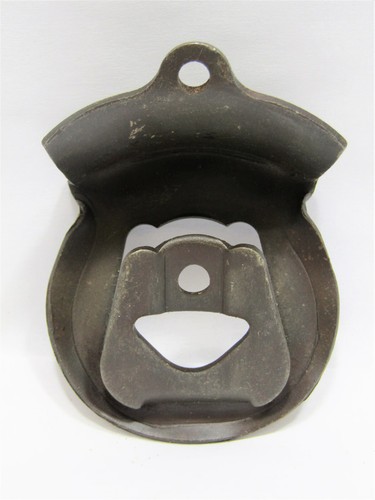 Vintage Style Die Cast Metal Wall Mounted John Deere Bottle Opener w/Screws - Picture 3 of 4