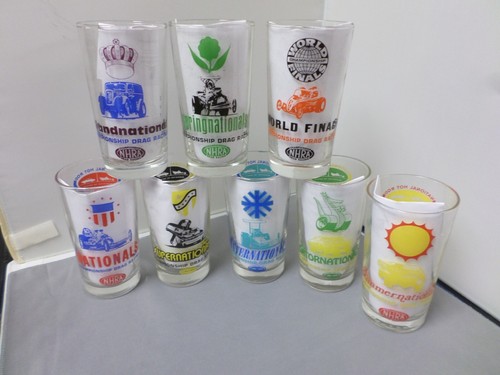 KOMPLETTSATZ 8 - 70er Jahre NHRA TRINKGLÄSER *LESEN* - Bild 1 von 11