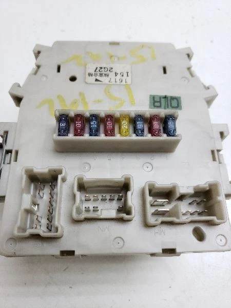 Infiniti M45 2003 cabina de caja de fusibles OEM 24350-CR910 Foto 2 de 4