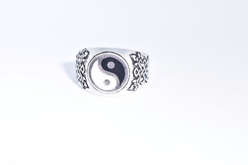 1980's Vintage Size 14 Men's Yin Yang Silver White Bronze Enamel Ring - Picture 2 of 8