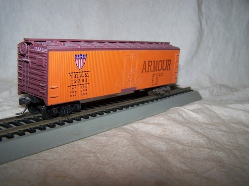 Train Miniatures HO 40' Wood Reefer Armour(RTR) - Picture 7 of 18