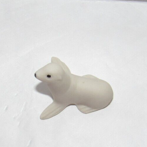 VINTAGE MINIATURE CERAMIC WHITE BABY SEAL PUP WILDLIFE FIGURINE 1.5" LONG - Picture 4 of 7