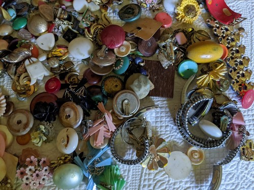 Vintage Findings Lot 4.5 Lbs Beads Jewelry Making Crafting Earrings - Picture 5 of 7