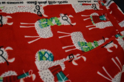 Jo-Ann Fabrics Anti-Pill Plush Fleece CHRISTMAS LLAMAS 1 YD = 36" x 58 MULTIPLE - Picture 4 of 4