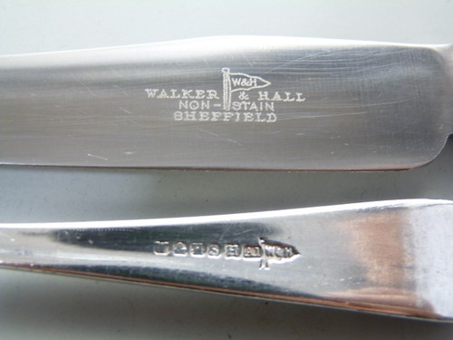 WALKER & HALL Cutlery - ST JAMES Pattern - Serving Spoon / Spoons - 8" - Picture 3 of 3