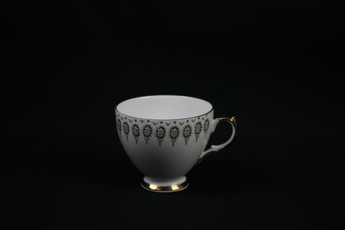 Tea cup & Saucer Vintage Queen Anne Gold Lace Trim English Bone China 1940s - Picture 6 of 10