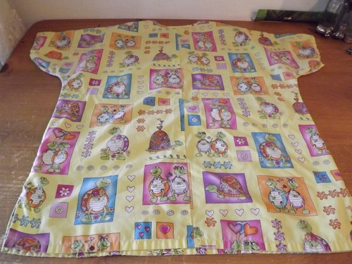 SCRUB H.Q. nurses uniform top WHIMSICAL TURTLES SZ MEDIUM  - Picture 10 of 13