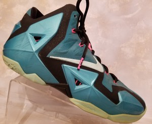 lebron james pink sneakers