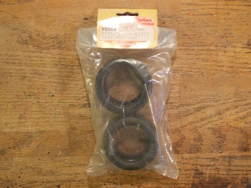 W-5054 W5054 RE61 Reifen - Kyosho Optima Mid / Lazer / Ultima 2 Based Scale Cars - Bild 1 von 3