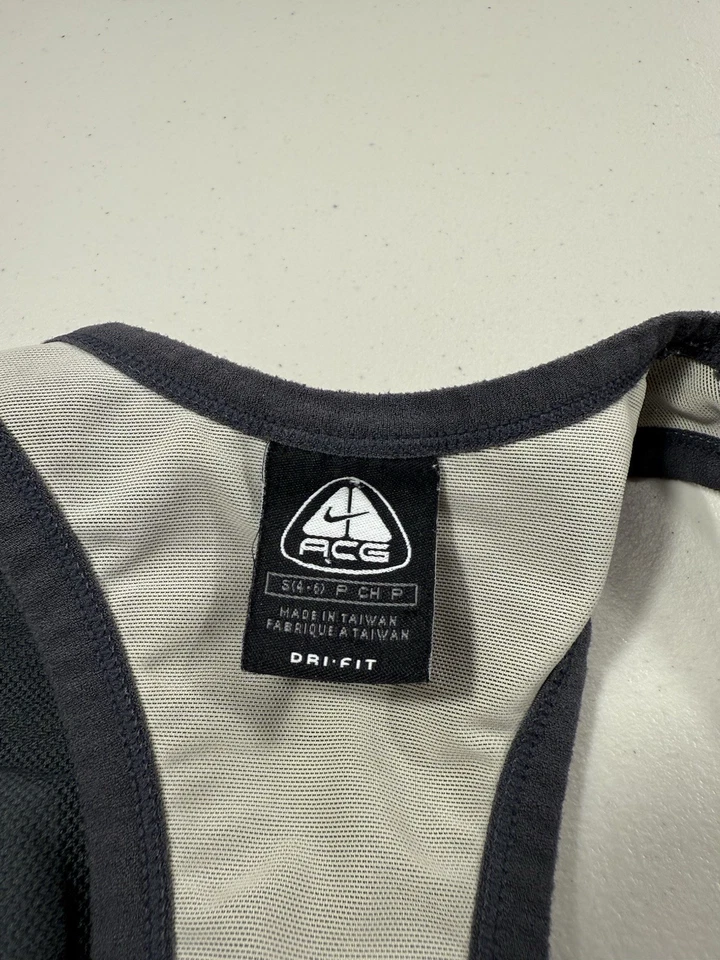 Camiseta sin mangas de colección Nike ACG para mujer S Dri Fit compresión gimnasio ajustada Y2K atlética caminata Foto 2 de 4