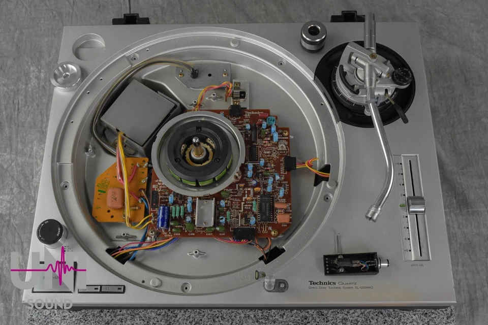 Technics SL-1200MK2-A Silver Direct Drive DJ Turntable in Good condition - Image 4 of 4