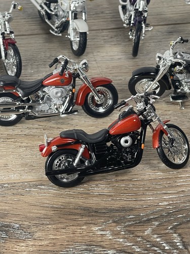 Lotto di 9 moto d'epoca collezione Maisto Harley Davidson - Foto 5 di 6