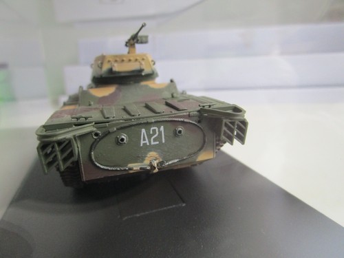 DRAGON ARMOR 60425 LVT-(A)4 TANK 2nd Armored Amphibian Battln, LWO JIMA 1945 - Picture 6 of 17