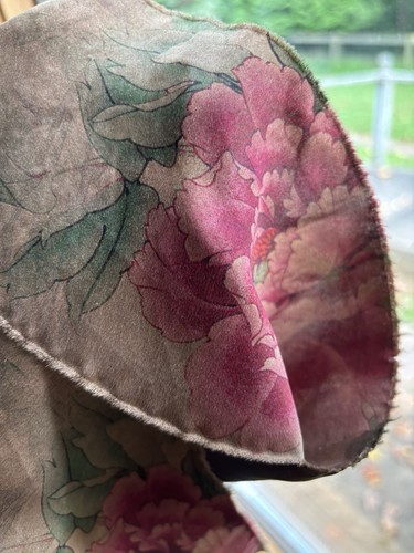 Pure Gambiered Silk Remnant 100% Silk Fabric Quilt Natural Dyed Hairtie Floral - Picture 5 of 6
