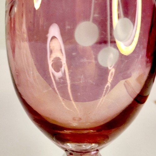 2 Vintage Cranberry rosa geätztes Glas böhmischer Fuß Sockel Hurrikan Vase 10,25" - Bild 10 von 19