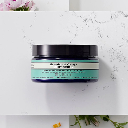Neal's Yard Remedies Geranium & Orange Body Scrub 200g - Picture 2 of 3