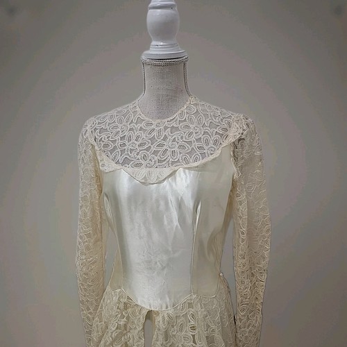 Vintage' 40s Ivory Liquid Satin Wedding Dress/Lace Train /1948 Year - Picture 3 of 13