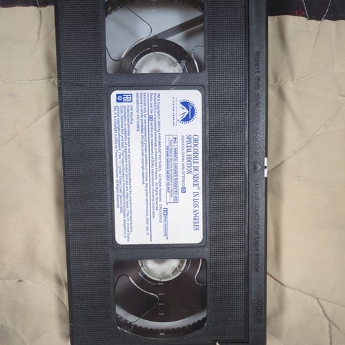 Crocodile Dundee in Los Angeles (VHS, 2002, Special Edition) Brand New! - Picture 2 of 4