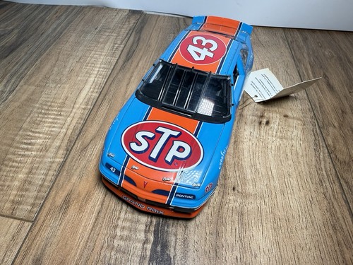 1992 Richard Petty STP Franklin Mint 1:24 Scale NASCAR Die Cast Car - Picture 2 of 9