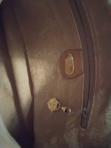 Borsa a tracolla Gucci con cinturino monogramma. Ottime condizioni. - Foto 11 di 15