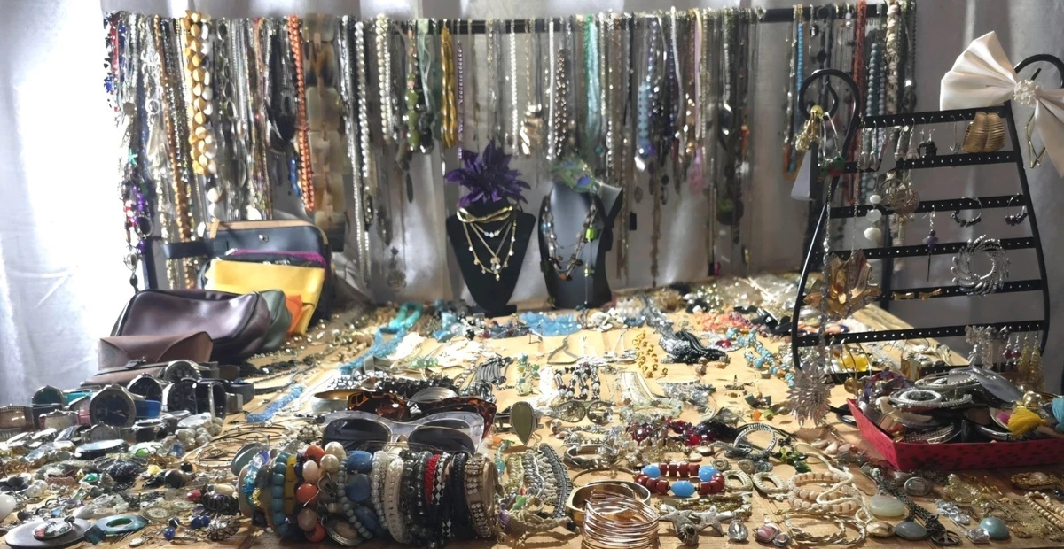 Kirks Folly Fashion Vintage & Antique Collections & Lots with