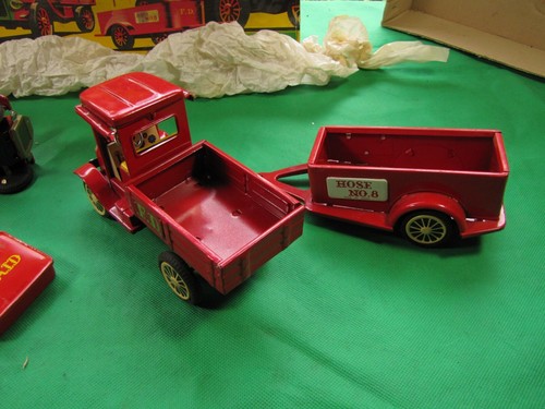 Antiguo juego de juguete de vehículo de bomberos Cragstan de colección de 14 piezas silbato faltante - Imagen 10 de 11