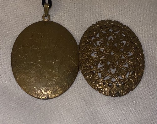 VTG Gold Tone Metal Locket Pendant Filagree Oval Black Strap - Picture 8 of 14