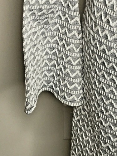 Vestido Lots of Love Shift Gris Crema Mangas Campana Talla M Nuevo Línea A de Speechless - Imagen 7 de 9
