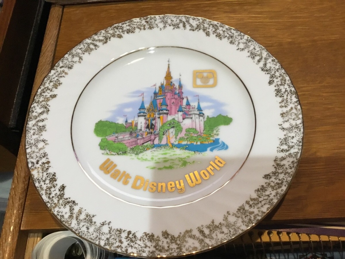 WALT DISNEY WORLD CINDERELLA CASTLE 7.5 IN PLATE WALT DISNEY