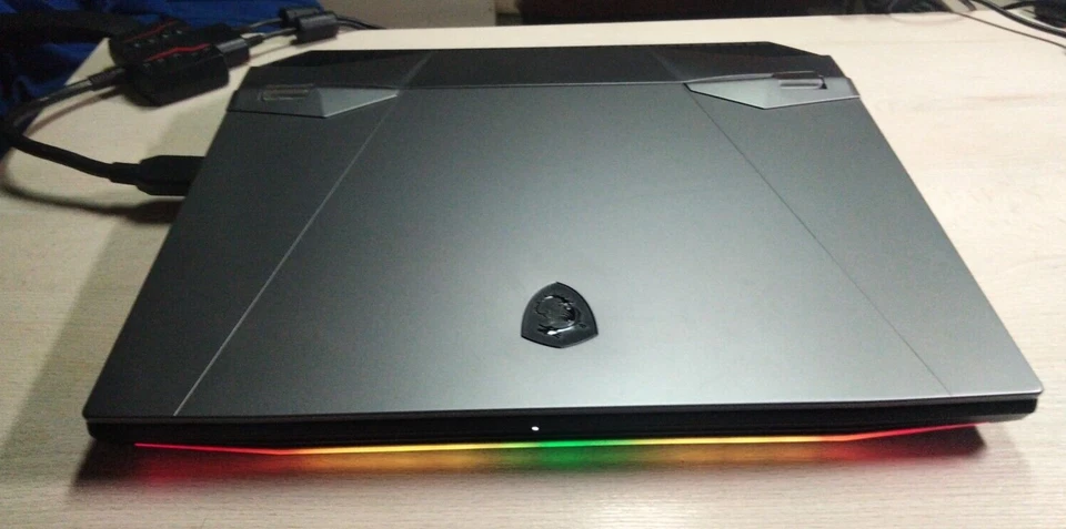 MSI Titan GT76 9SG 4k 60 hZ RTX2080 200W 2TB SSD + EUROCOM POWER ADAPTER 780W - Imagen 3 de 4