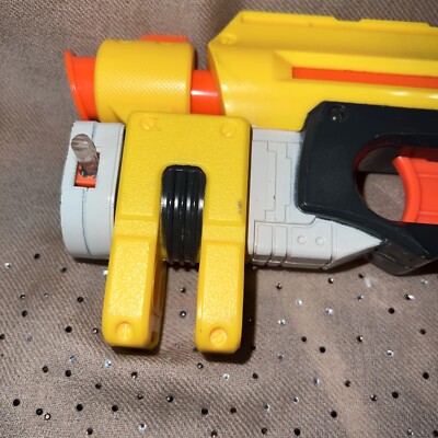 NERF トイガン イエロー/グレー Yellow Nerf N-Strike Maverick Rev-6 Soft Foam Dart Blaster Toy Gun