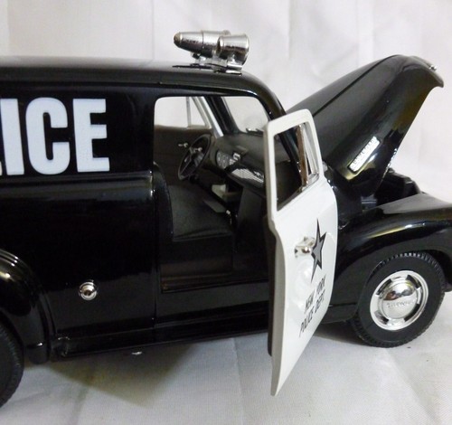 1950 Chevrolet Panel Police Truck, New York Police Dept - 1:18 MIRA Solido - Picture 8 of 16